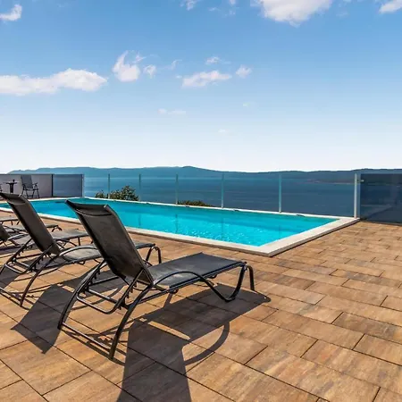 3 Bedroom Nice In Apartment Crikvenica